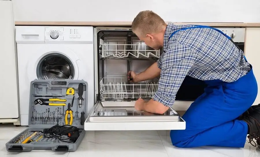 Nallıhan Finlux servisi teknisyen ekibi beyaz eşya tamiri yaparken